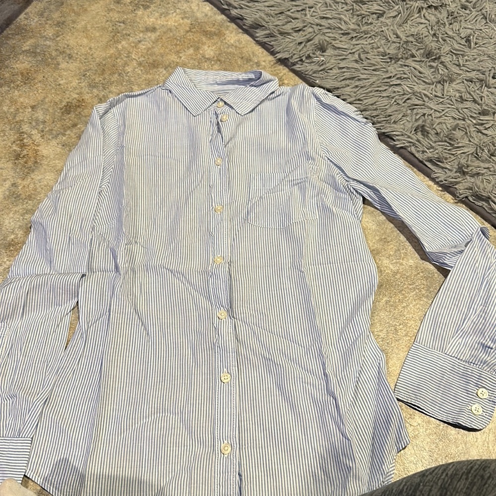 Button down - Picture 2 of 3